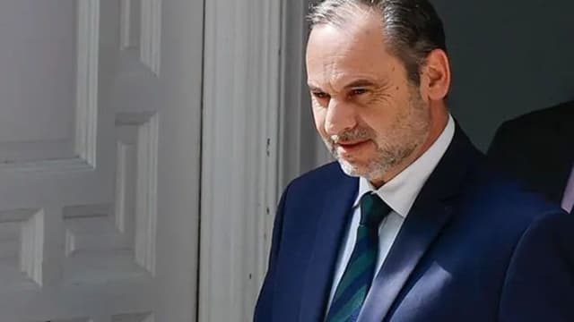 Ex-ministro de Pedro Sánchez condenado a mais de 24 anos de prisão por corrupção