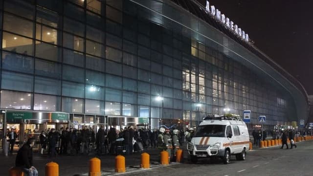 Quatro aeroportos de Moscovo encerrados devido a ataques com drones