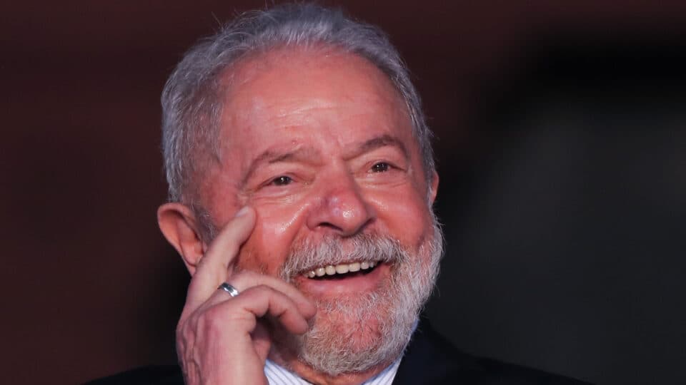 Lula confirma que não irá ao debate da TV Globo; Flávio mantém presença