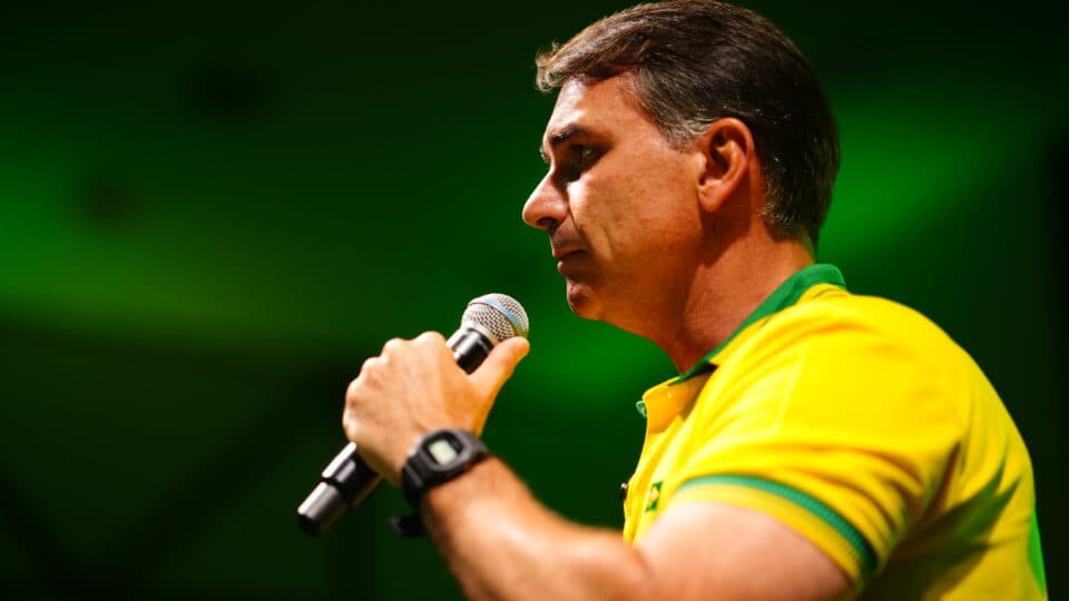 Leia a íntegra da carta em que Flávio se declara líder do Brasil e da oposição