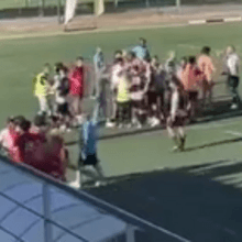 <![CDATA[ Cenas de pancadaria na 2.ª divisão da AF Beja: adepto entra em campo para agredir jogador ]]>