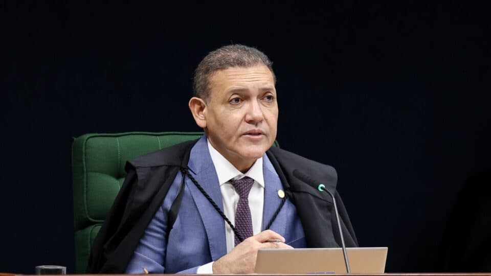 Nunes Marques pede parecer da PGR sobre nova revisão criminal de Bolsonaro