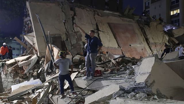 EUA prometem enviar equipas de busca e ajuda médica e humanitária para Venezuela