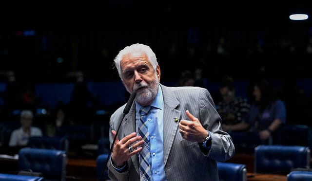 Quem assume a liderança do governo após a saída de Jaques Wagner?
