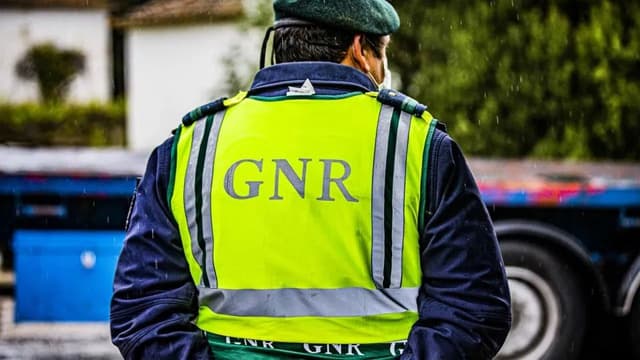 GNR encontra droga e arma em acidente na zona do Seixal que provocou dois mortos