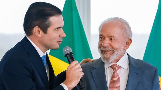 Após fazer L, Hugo Motta prioriza PL da Gasolina e MP das Blusinhas na Câmara