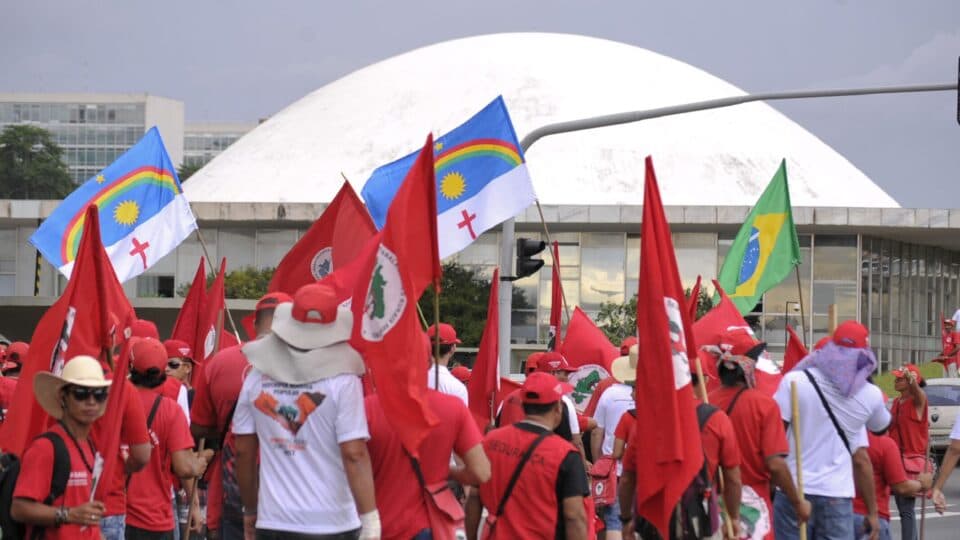 Novo Código Civil da esquerda favorece MST em disputas por terras