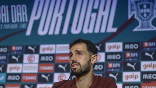 Bernardo Silva reconhece que Martínez tem de fazer "escolhas difíceis"