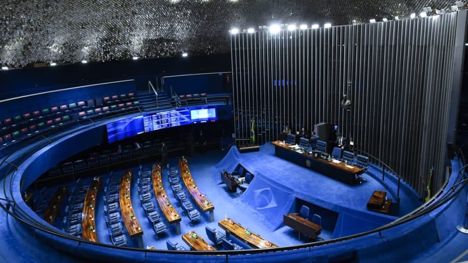 PL cresce 35% no Senado, Centrão encolhe e PT fica estagnado