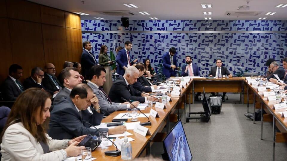 Oposição se arma contra Lula em esforço concentrado antes das eleições
