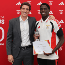 <![CDATA[ Banjaqui distinguido pelo Benfica após terminar o 12.º ano: «O trabalho foi recompensado» ]]>