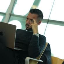 <![CDATA[ Farioli já meteu mãos à obra para preparar derradeiros detalhes antes do arranque dos trabalhos do FC Porto ]]>