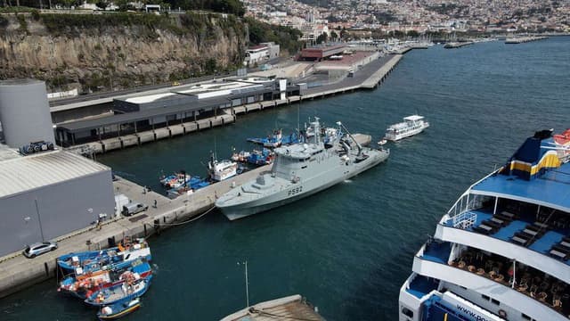 Tribunal condena chefe da Marinha a multa de 816 euros