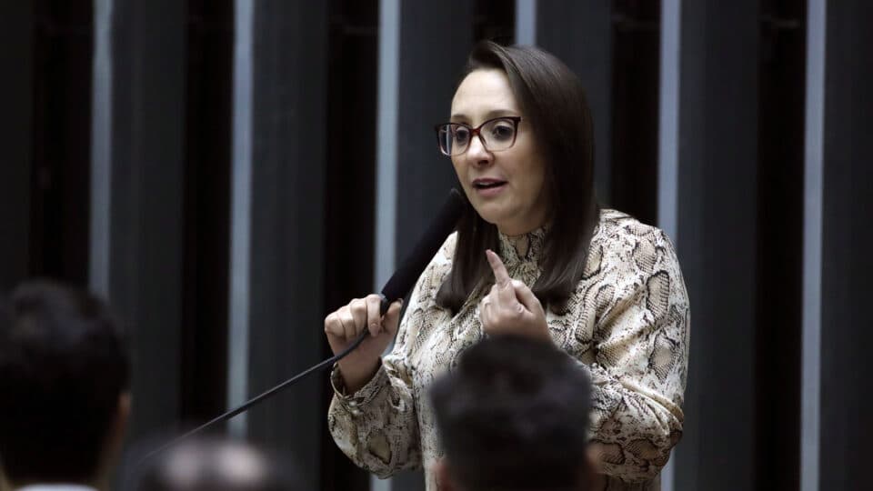 Renata Abreu é cotada como vice de Flávio Bolsonaro em chapa presidencial