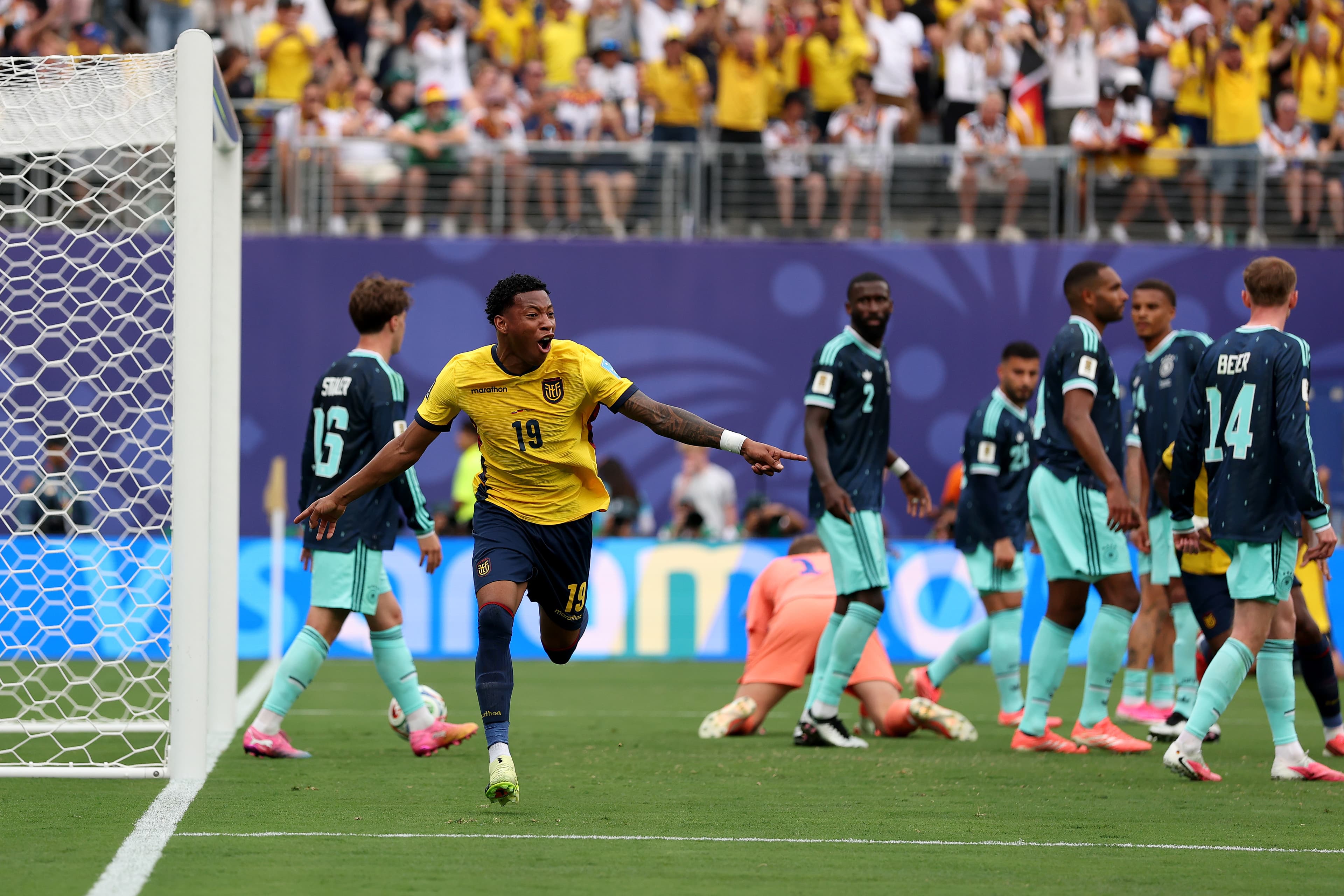 Equador vira sobre a Alemanha e avança à fase de 16-avos da Copa do Mundo