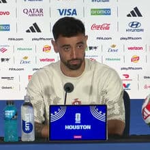 <![CDATA[ Bruno Fernandes: «Se não estivéssemos na praia, teríamos que estar fechados no quarto de hotel...» ]]>