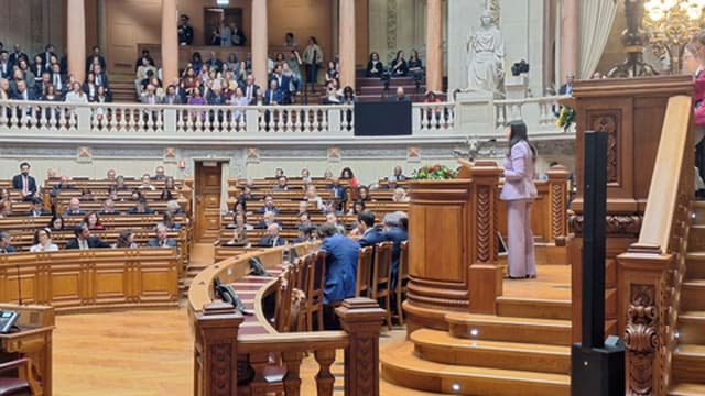 PAN pede país “mais coeso e solidário”, Bloco de Esquerdo lembra “lição” da autonomia