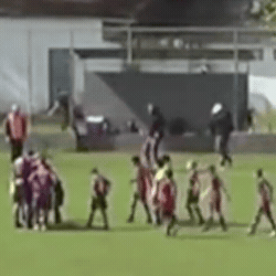 Gestos obscenos em jogo sub-11 geram denúncia e revolta