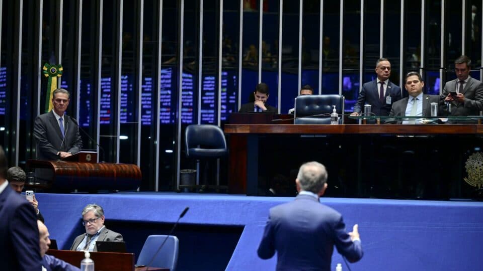 Cotado para presidir o Senado, Marinho confronta Alcolumbre sobre PEC da Segurança