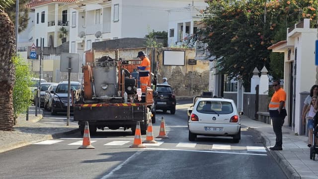 Passadeiras levam tinta nova no Porto Santo