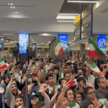 <![CDATA[ Seleção do Irão é recebida em festa ao regressar a casa após eliminação do Mundial ]]>