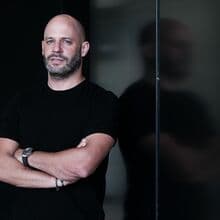 <![CDATA[ Franclim Carvalho: «No Brasil a depressão e euforia distam três dias» ]]>