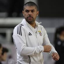 <![CDATA[ Treinador de futsal feminino do Benfica feliz pelo título mas deixa recados para dentro: «O burro tem sorte...» ]]>