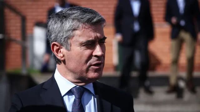 José Luís Carneiro vota contra proposta da reforma laboral