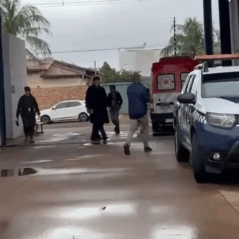 Após 4 horas internado, militar deixa UPA preso por morte de motociclista