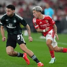 <![CDATA[ Ex-internacional escocês revela o que fez ao intervalo do Benfica-Celtic: «Fui dormir, não conseguia ver aquilo» ]]>