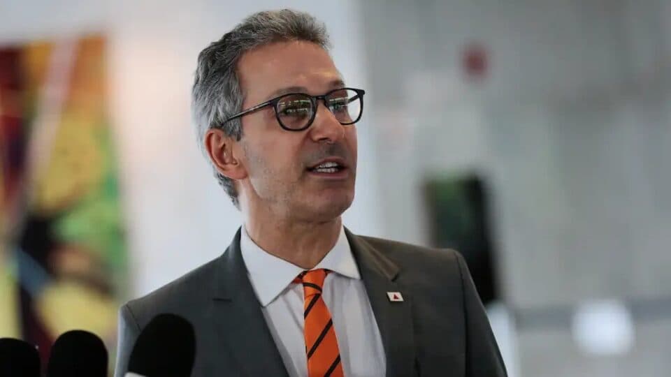Novo de SC desconvida Zema por críticas a Flávio Bolsonaro