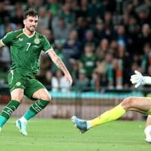 <![CDATA[ Parrott deixa dois defesas para trás e aponta um golo incrível no empate da Irlanda frente à Áustria ]]>