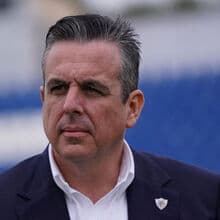 <![CDATA[ Santa Clara multado em um milhão de euros pela UEFA devido a quebras no fair-play financeiro ]]>