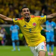 <![CDATA[ À atenção de Portugal: há um lateral de pé quente na Colômbia e que chegou a pensar... desistir do futebol ]]>