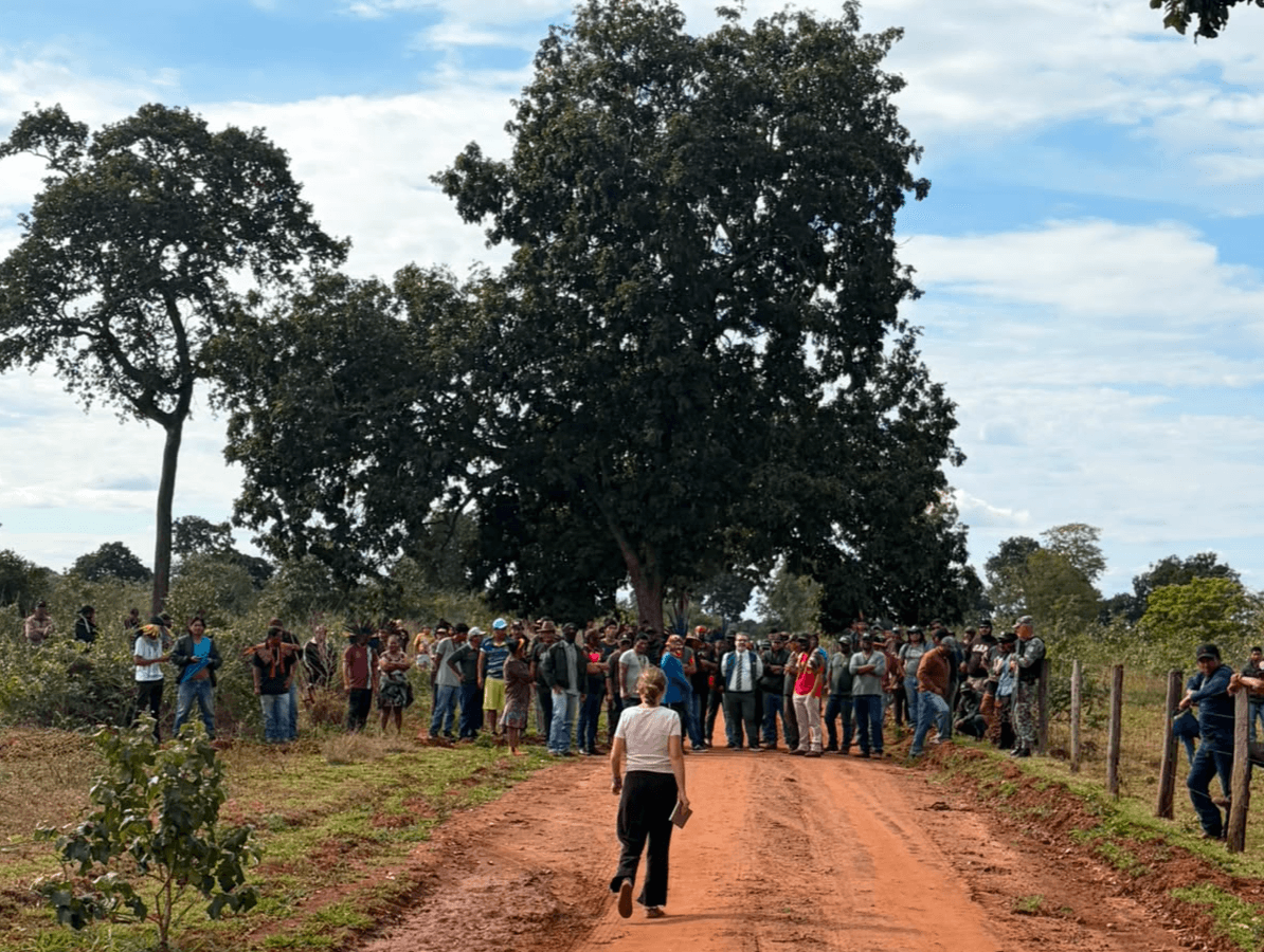 Indígenas bloqueiam estrada durante reunião com Funai em Sidrolândia