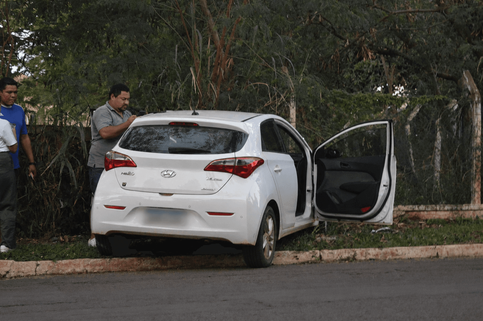 Motorista sofre mal súbito e atinge cerca do Guanandizão na Ernesto Geisel