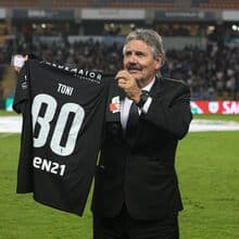 <![CDATA[ Toni homenageado em Anadia e Coimbra ]]>