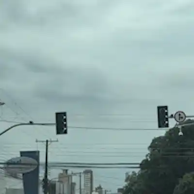 Semáforos ficam desligados durante horário de almoço no Centro