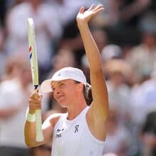 <![CDATA[ Campeã Iga Swiatek apura-se para a segunda ronda de Wimbledon ]]>