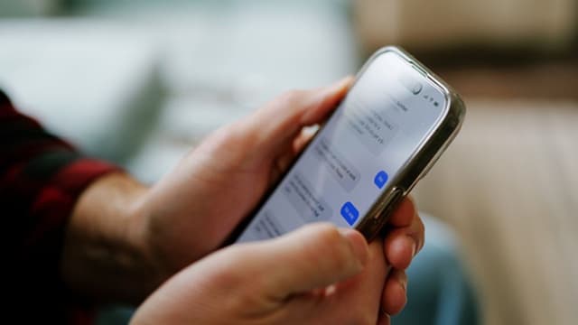 Recebeu um SMS do seu banco? Pode estar a cair numa fraude