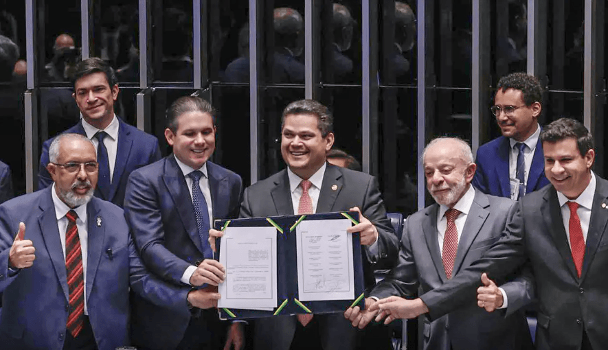 Congresso promulga fim da escala 6x1, que começa a valer em 60 dias