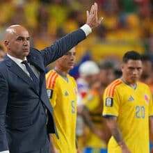 <![CDATA[ "Jogo não podia ser levado desta maneira", o "fantástico" Diogo Costa e Ronaldo "disciplinado na sua posição": o que disse Martínez ]]>