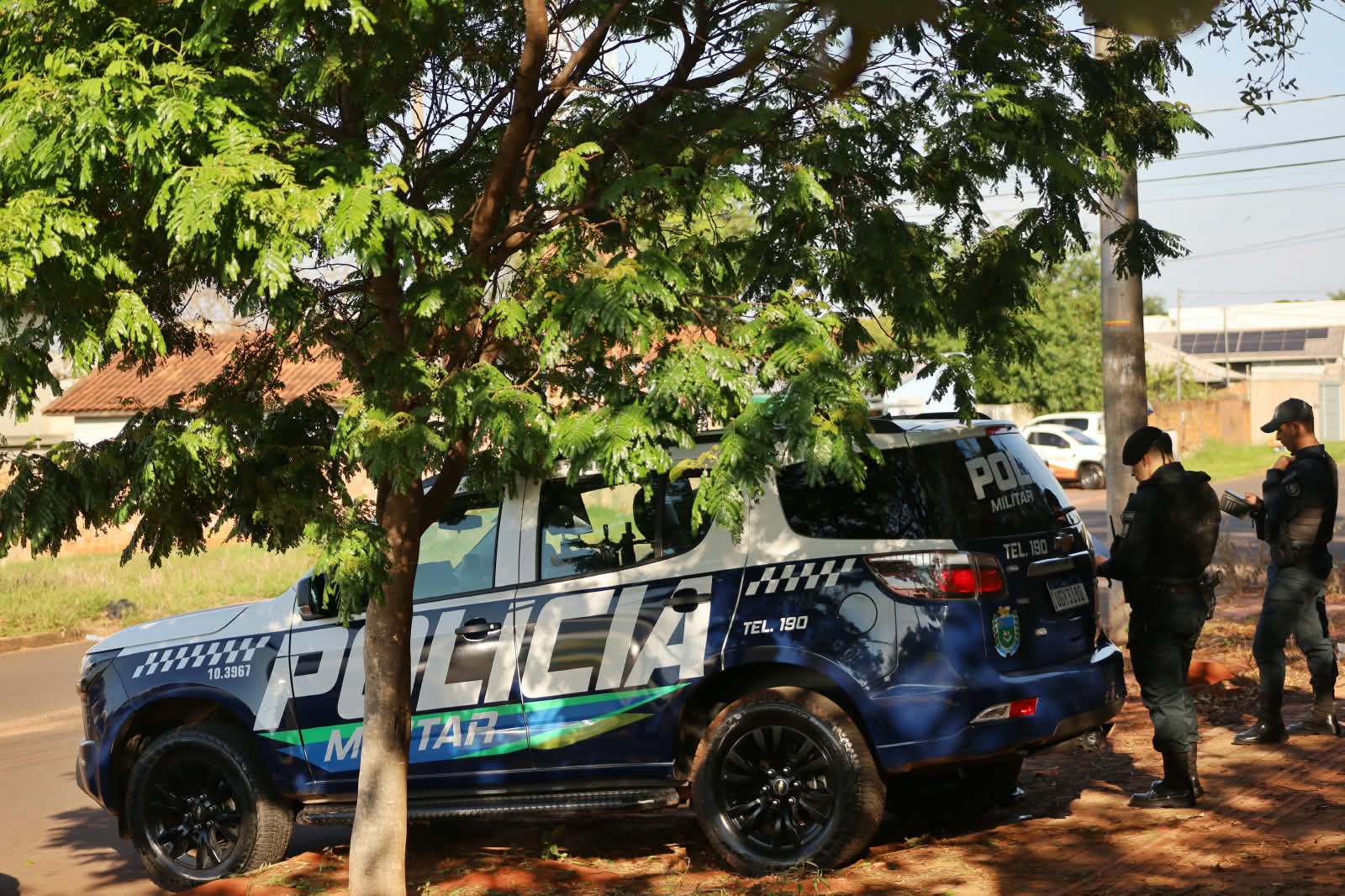 Ladrões invadem casa de coronel da PM e fogem com arma, relógios e joia