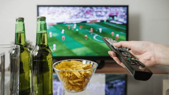 Copa na TV, petiscos na mesa: como torcer sem colocar a saúde em risco