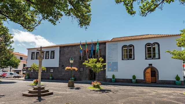 Santa Cruz solicita ao Chega retirada de propaganda dos postes de iluminação