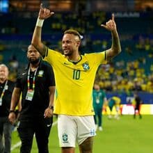<![CDATA[ Neymar responde a economista alemão que previa eliminação do Brasil: «É favor tentar no próximo Mundial» ]]>
