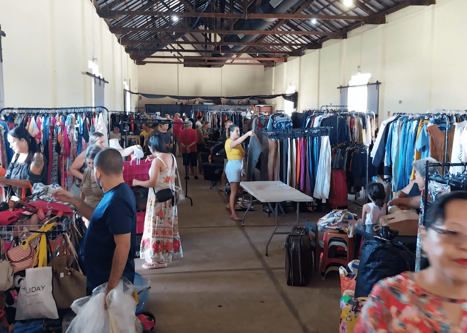 Feira de brechós no Centro é chance de garimpar na véspera do inverno