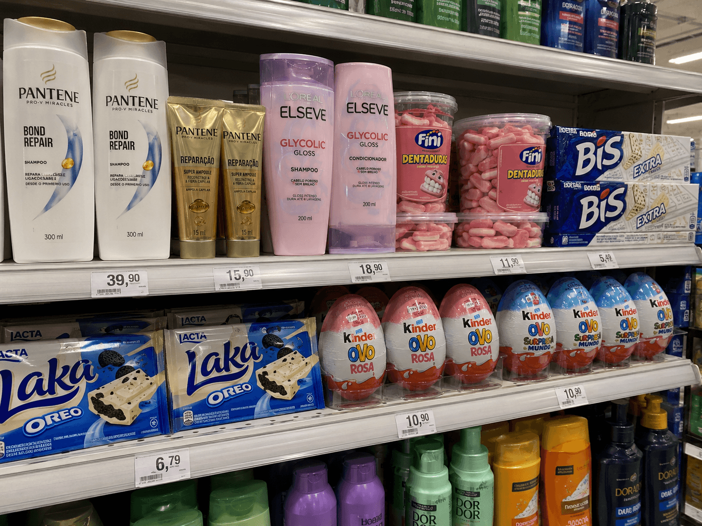 Manicure é flagrada furtando R$ 480 em produtos de loja no shopping