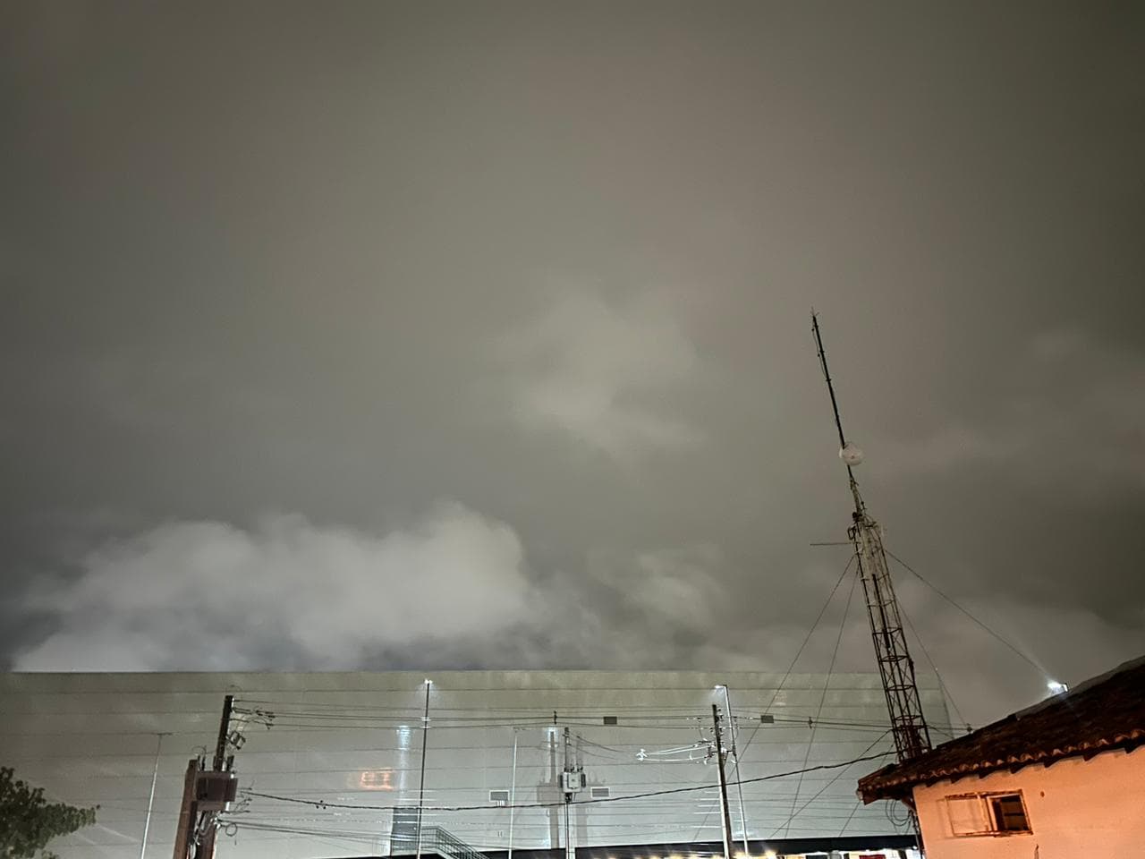 Com garoa e 11°C, Capital tem noite mais fria do ano até agora
