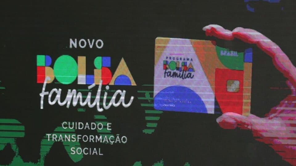 Governo Lula desmente supostos cortes no Bolsa Família e mudanças na escala 5×2